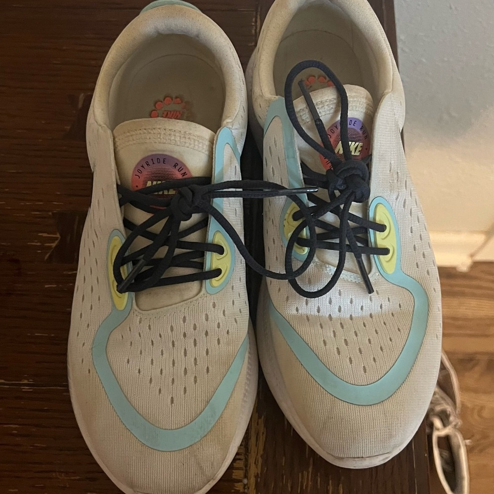 Nike Cream and Light Blue Running Shoes